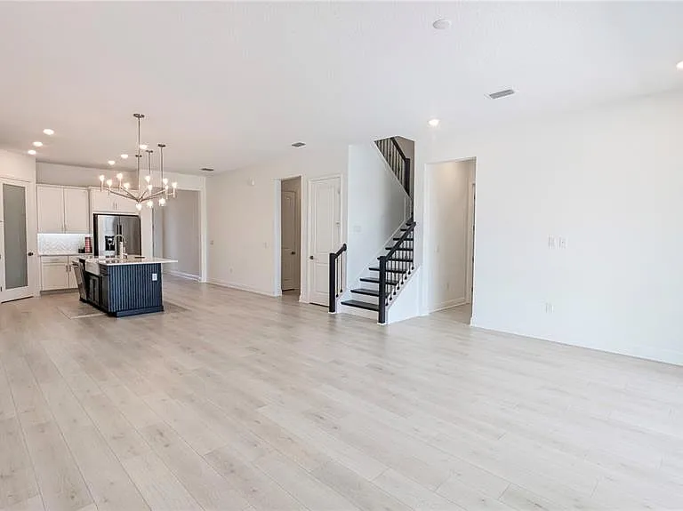 15614 Vetta Dr — Photo 8