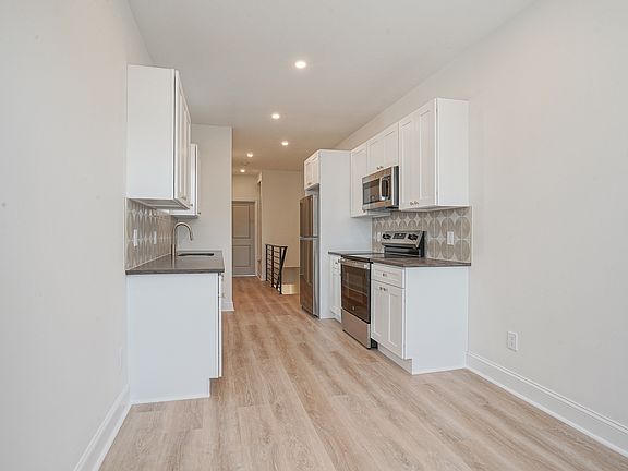 2nd image of 2028 Moore St #2