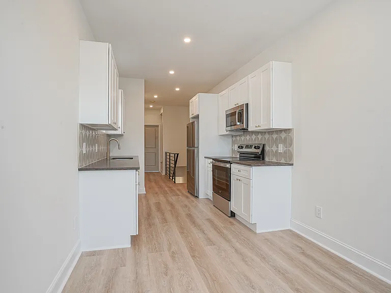 2028 Moore St #2 — Photo 3
