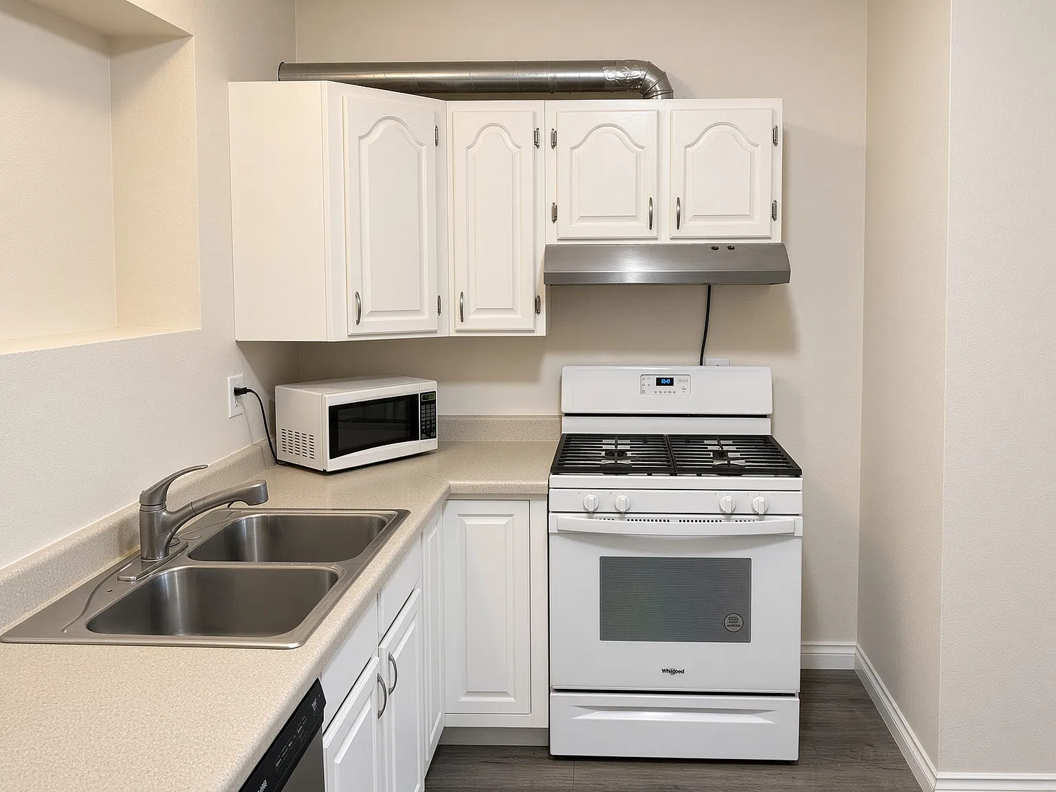 2 bed, 750 sqft, $1,700 — Photo 4