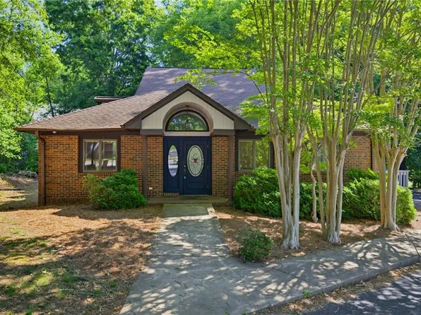 114 S Park Ter, Eden, NC 27288