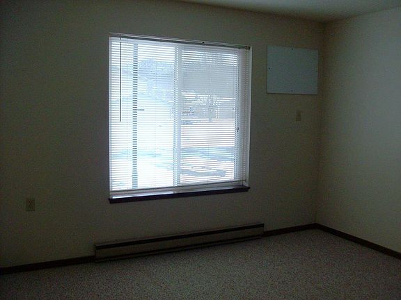 3rd image of 98 Hiawatha St #8