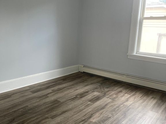 5th image of 374 Banta Ave APT 1