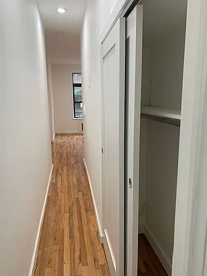 Rented by Salon Realty Corp | media 23