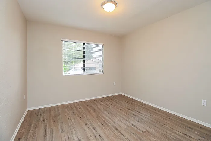 1610 W Houchin Way — Photo 13