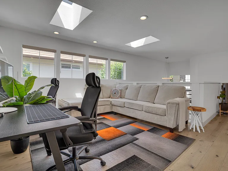 E Lakeshore Dr — Photo 13