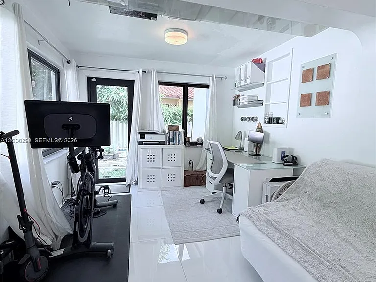 9021 N Miami Ave — Photo 10