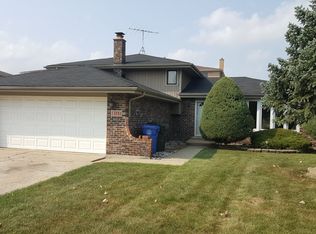 8111 Christeen Dr, Justice, IL 60458