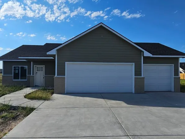 1621 Midway Ct, Valley Center, KS 67147