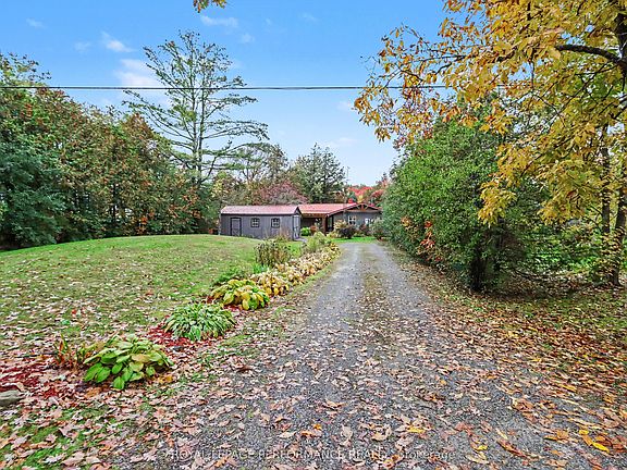 3rd image of 36 Kerry Forest Dr