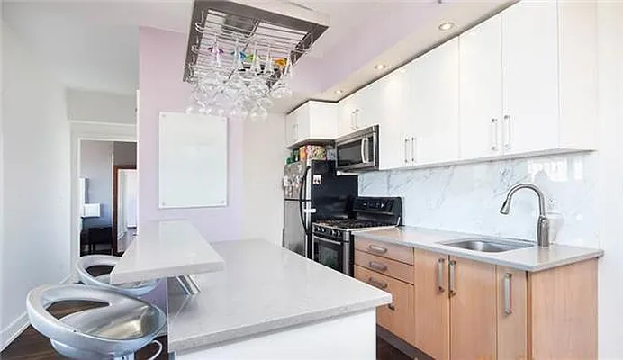 Rented by R New York | media 19