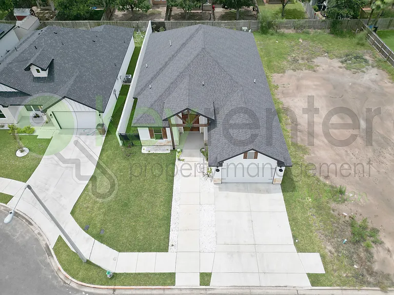 3412 Inez St — Photo 2