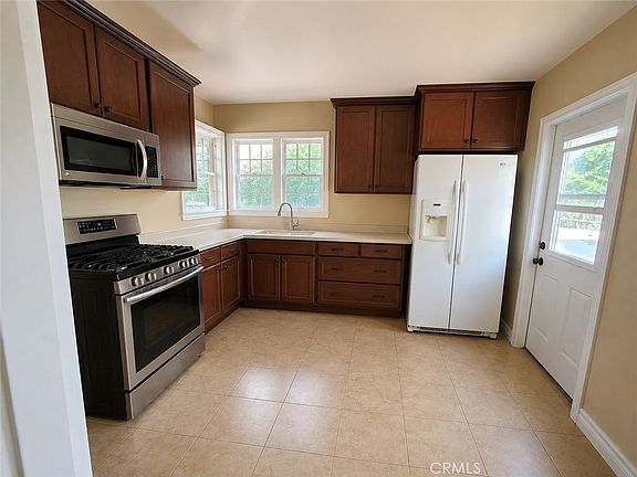4th image of 10008 Hunt Ave