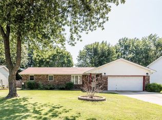 915 Albers Ln, Bethalto, IL