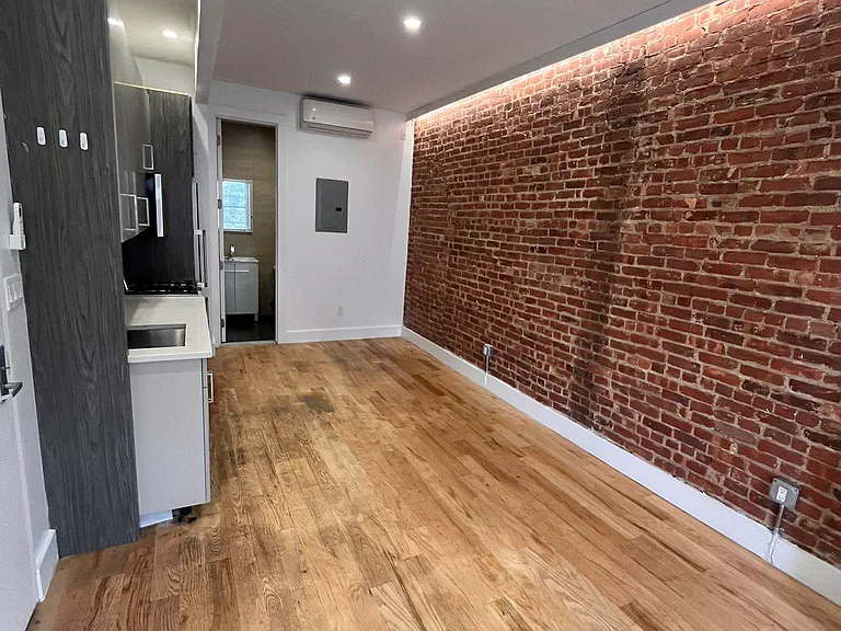 127 Kingston Ave #2R — Photo 1