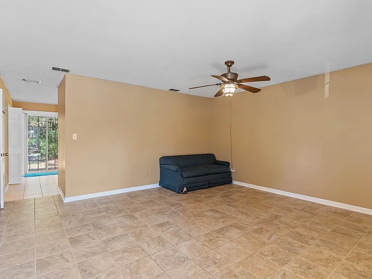2372 Gregory Dr — Photo 10