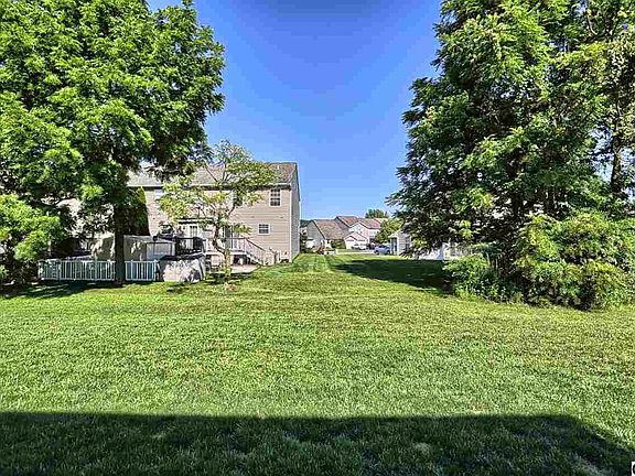 5th image of 115 Hollow Ln
