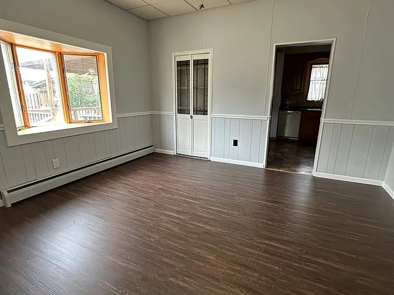 419 E Washington St — Photo 12