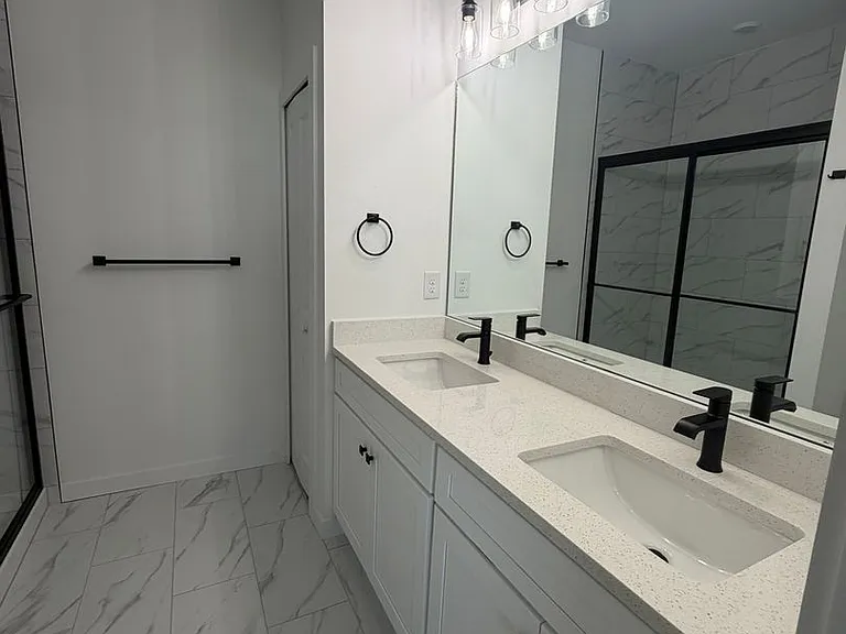 2210 Wayne Ave S — Photo 16