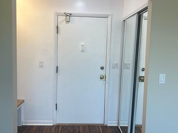 2nd image of 1415 W Pratt Blvd APT 403