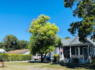 302 W Humphreys St, Seguin, TX 78155