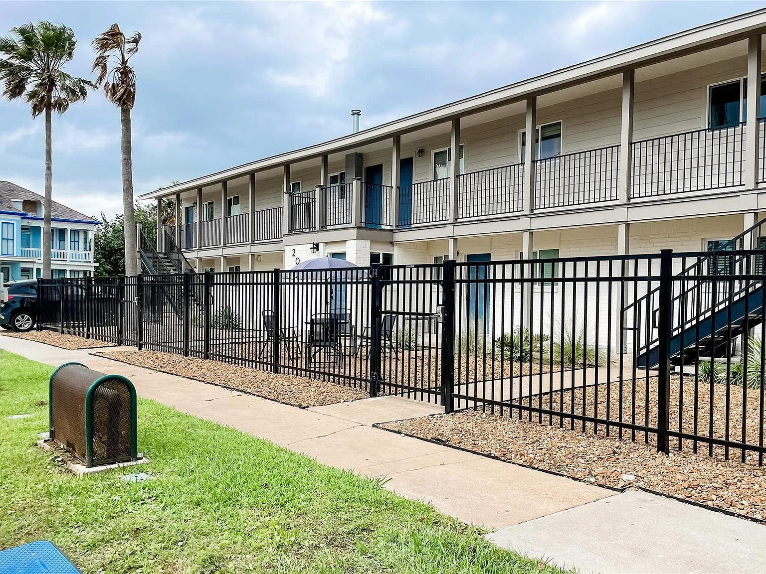 2 bed, 1.0 bath, 738 sqft, $1,550 — Photo 3