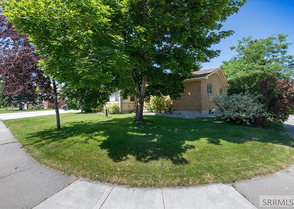 2nd image of 395 Redwood Dr
