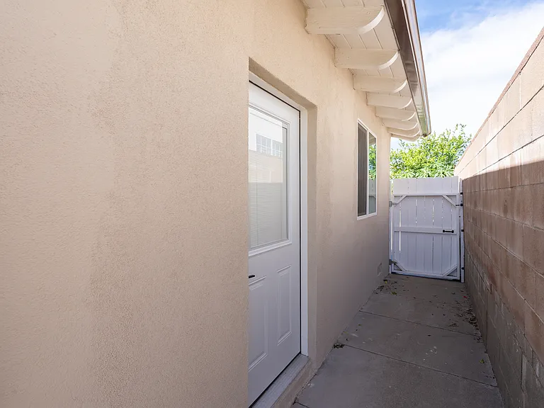 11009 Reseda Blvd — Photo 24