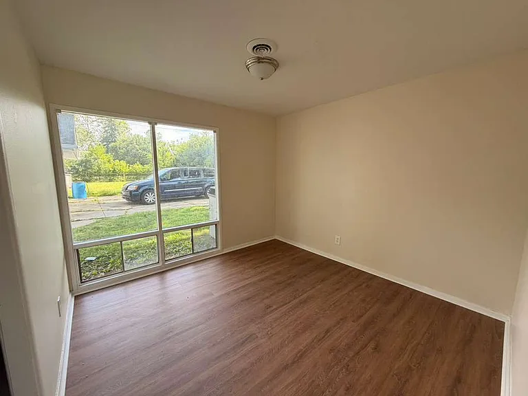 736 W Northgate Pkwy — Photo 16