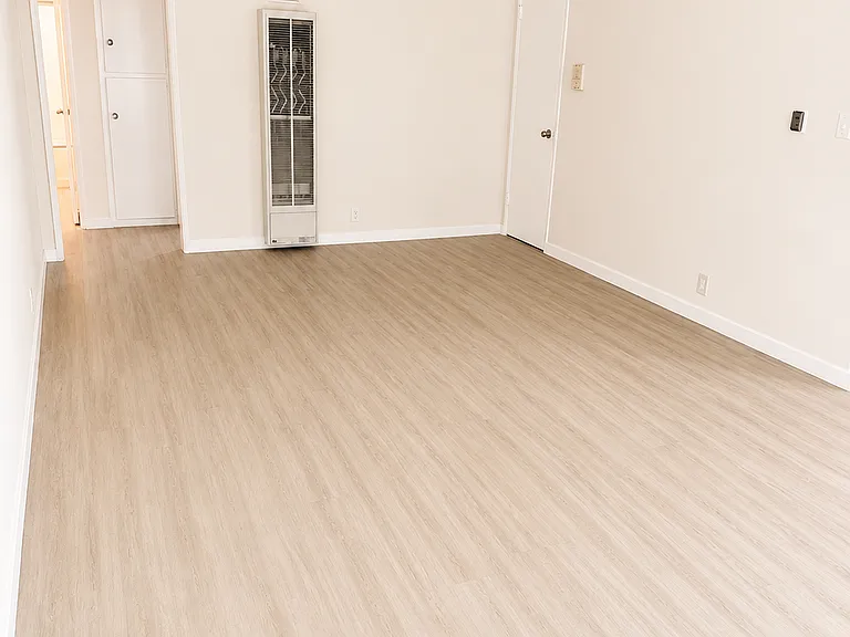 534 N Hayworth Ave #104 — Photo 3