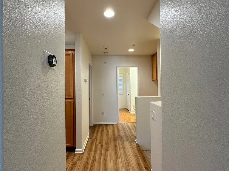 616 E Walnut St — Photo 26