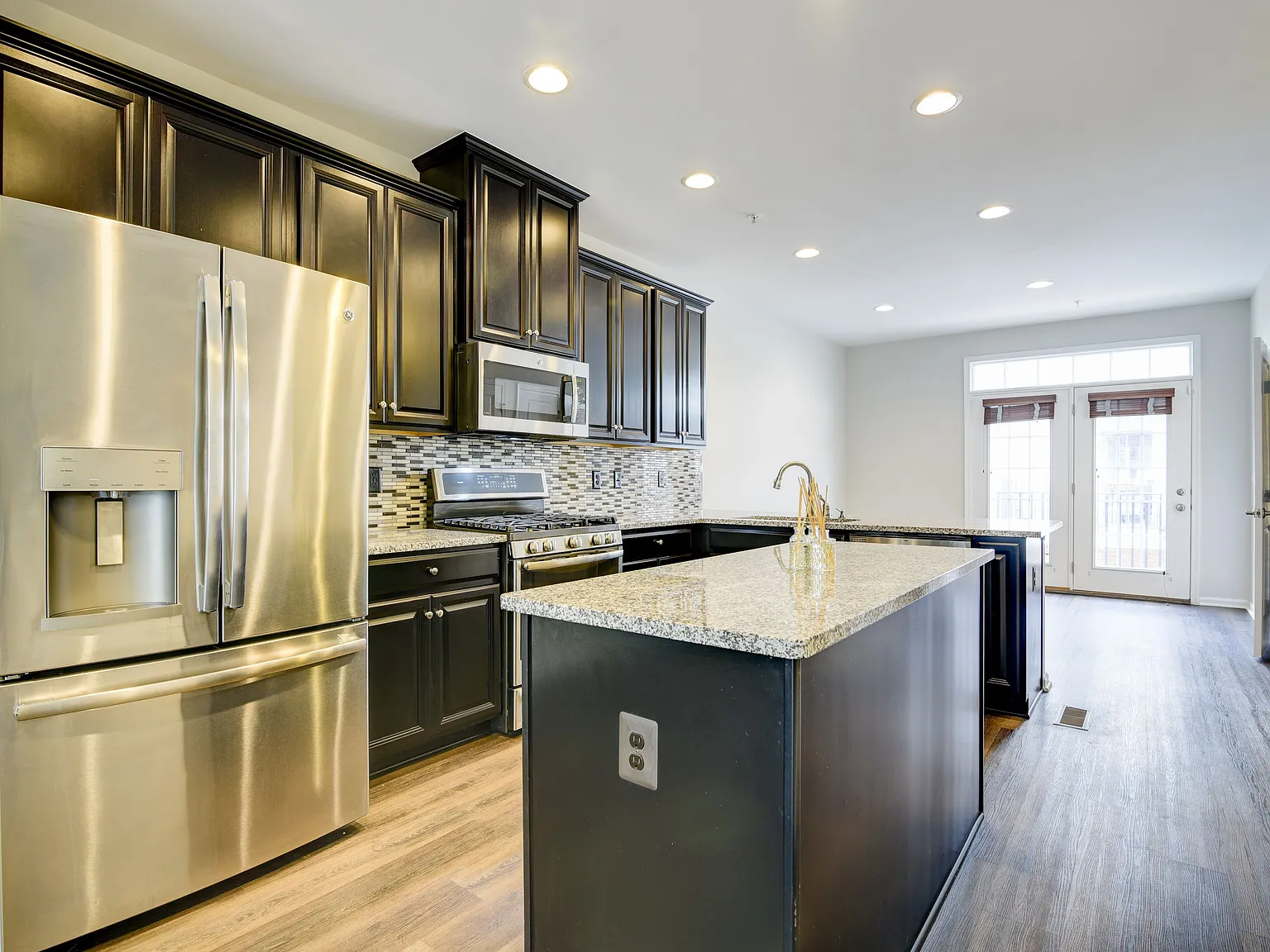 3 bed, 1748 sqft, $2,999 — Photo 2