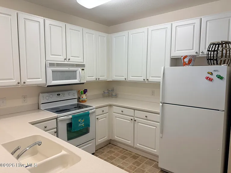 221 Woodlands Way #16 — Photo 9