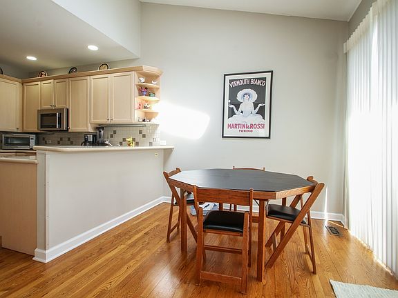 5th image of 9209 Nagle Ave #78