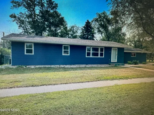 110 Spring Ave S, Lake Preston, SD 57249