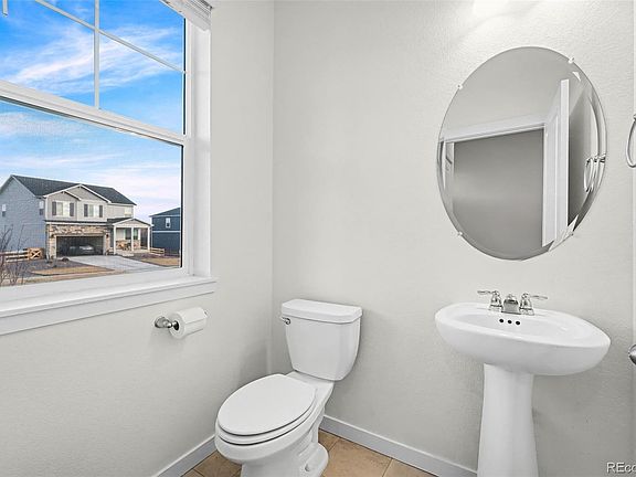 5th image of 15771 Roslyn Street
