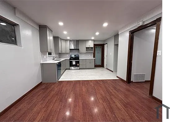 1876 Catalpa Way — Photo 1