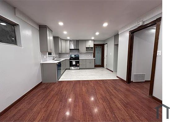 1st image of 1876 Catalpa Way