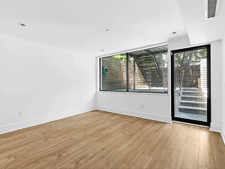1083 Lafayette Ave #1