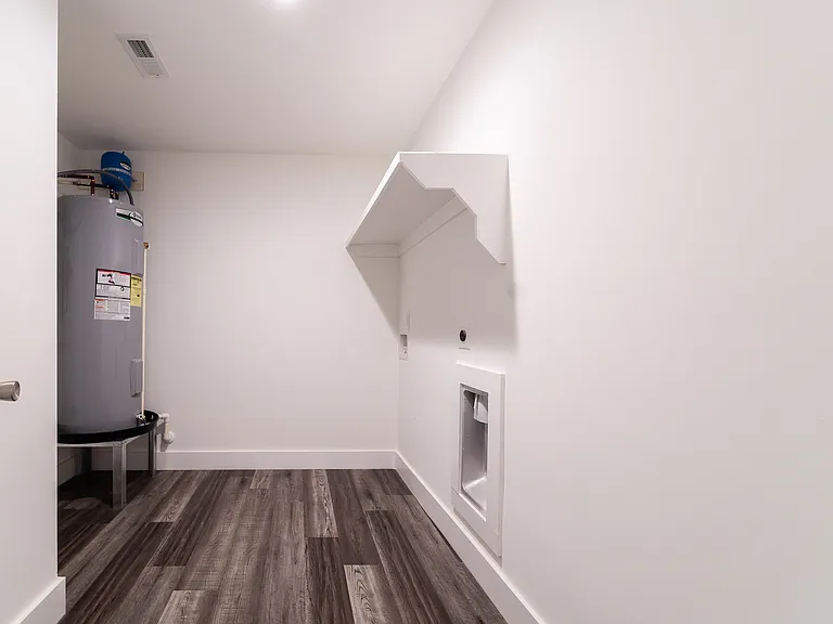 930 Sparrow Ln — Photo 14