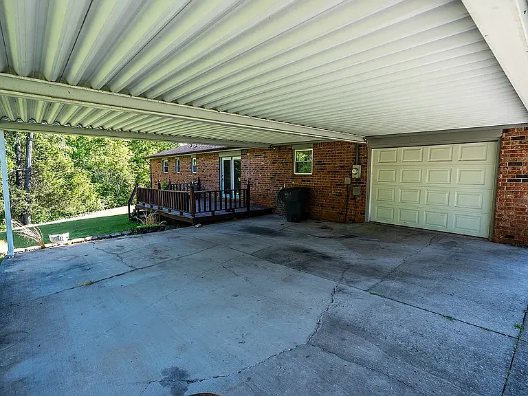 1556 Brookdale Ave — Photo 20