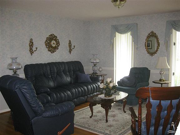 4th image of 881 S Shore Dr