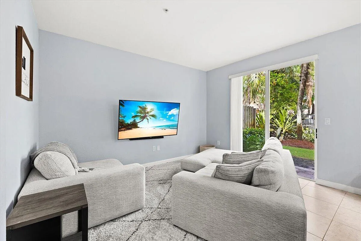 3 bed, 2.5 bath, 1872 sqft, $3,500 — Photo 4