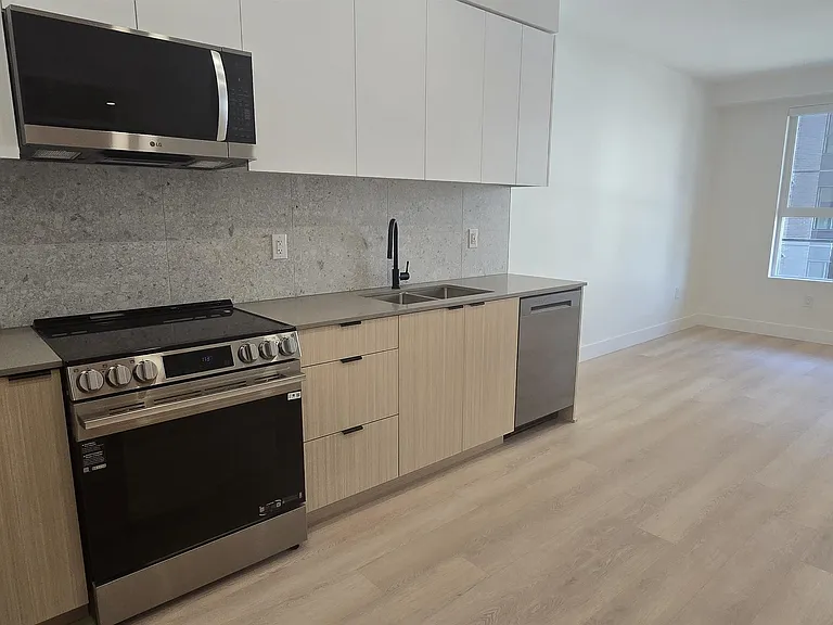 13455 94a Ave #303 — Photo 2