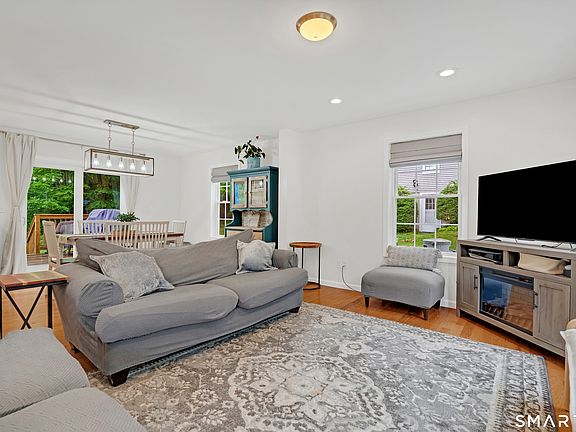 5th image of 37 Stoneridge Drive