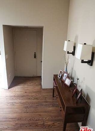 3rd image of 11798 Moorpark St Unit B