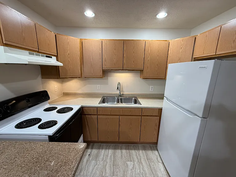 140 S Saginaw St #2 — Photo 7