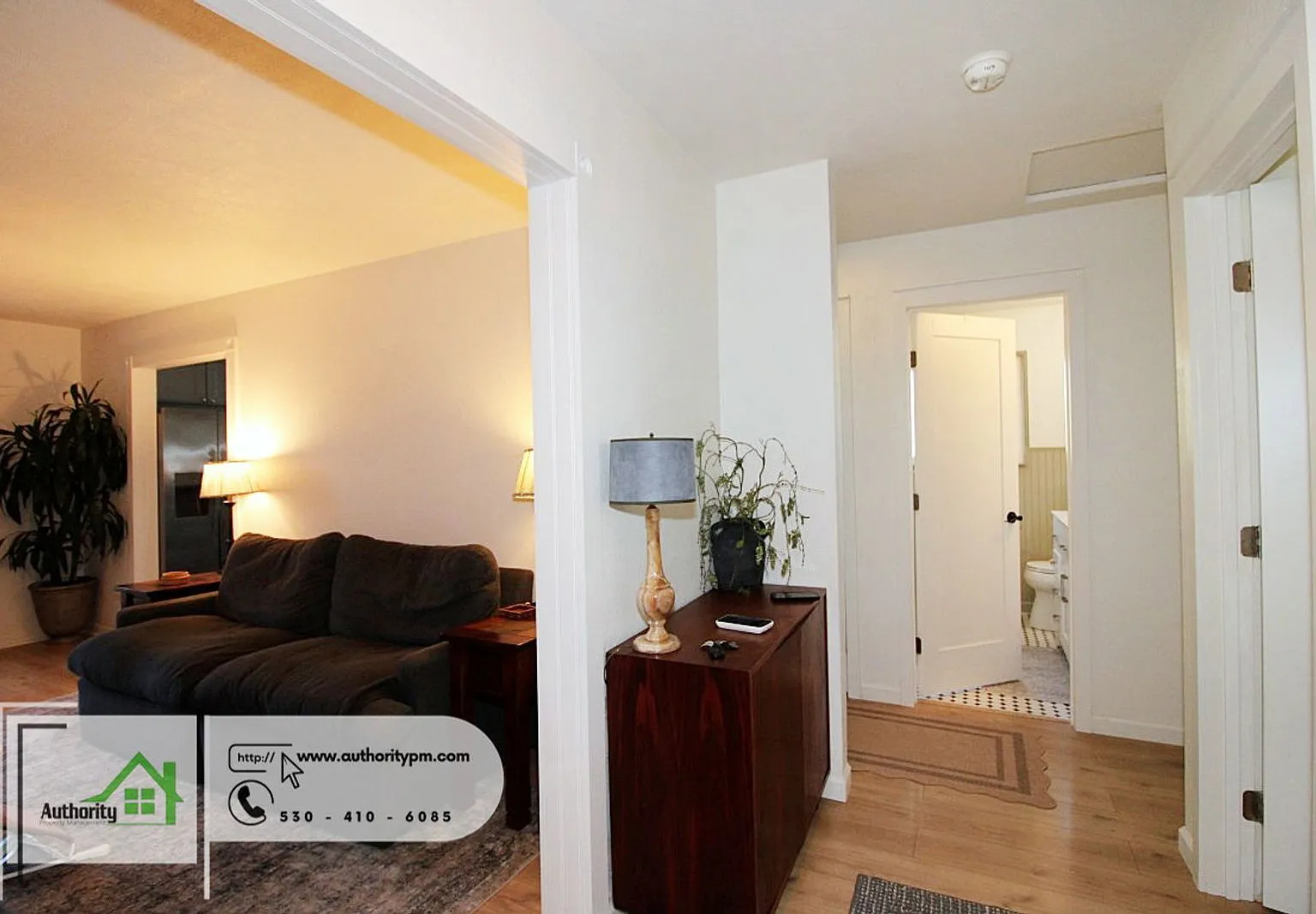 2 bed, 1.0 bath, 894 sqft, $1,650 — Photo 4