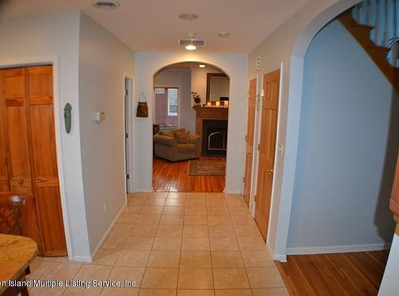5th image of 212 Jefferson Ave