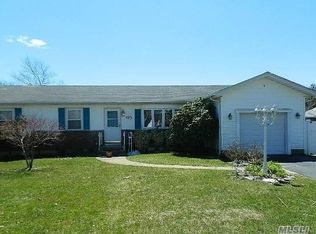 90 Barnum St, West Babylon, NY 11704